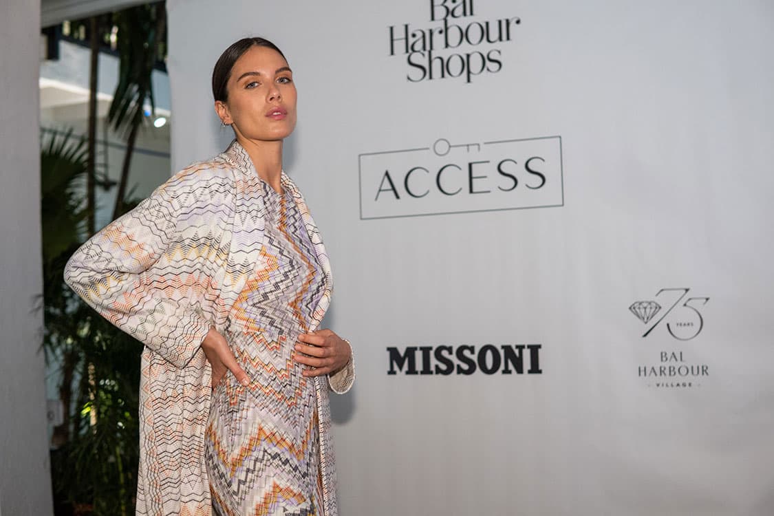 Access: Fashion Among the Flowers-Fleurs De Villes